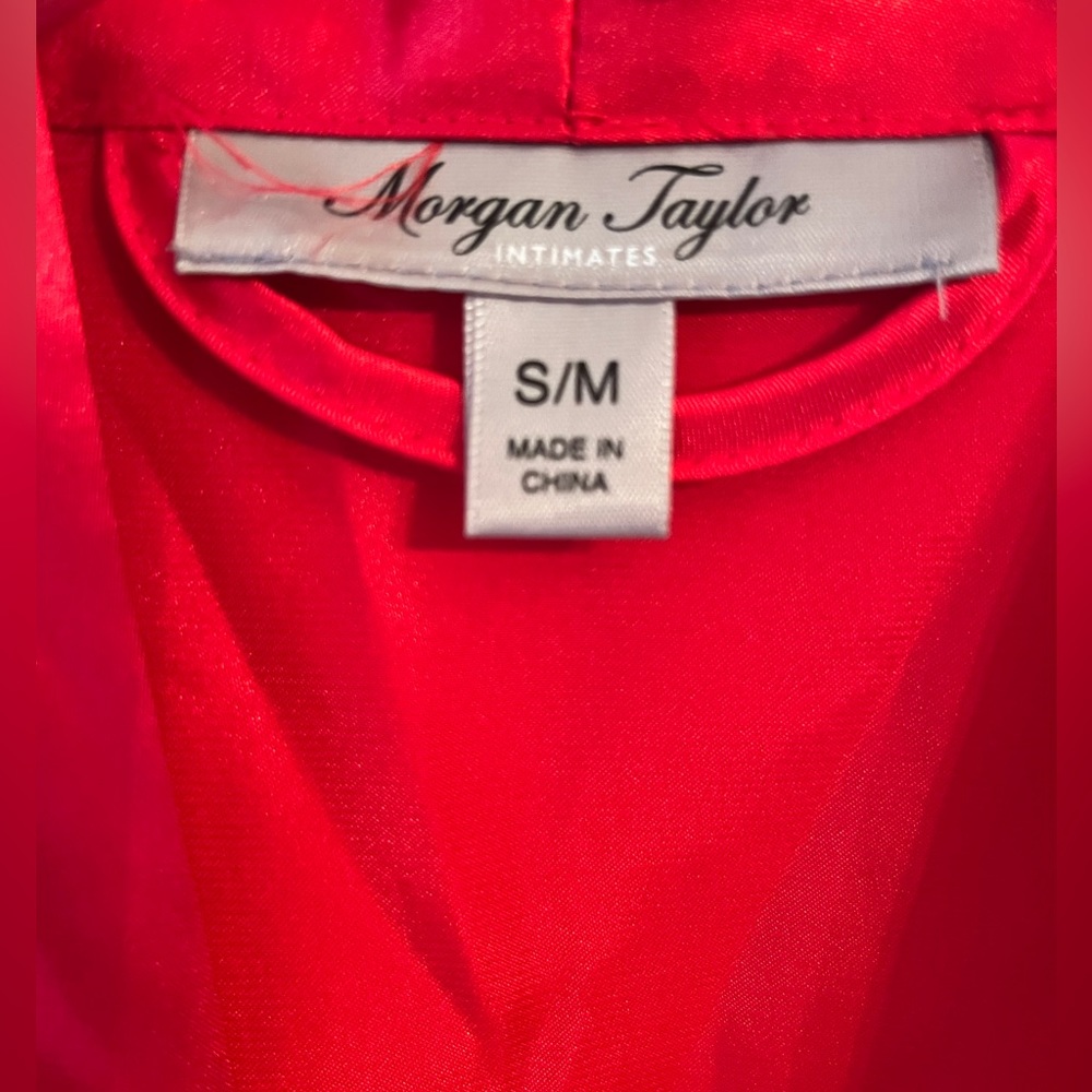 Morgan Taylor red robe for ladies size S/M - Picture 2 of 5